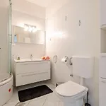 Spacious Terrace With Private Parking Lejlighed