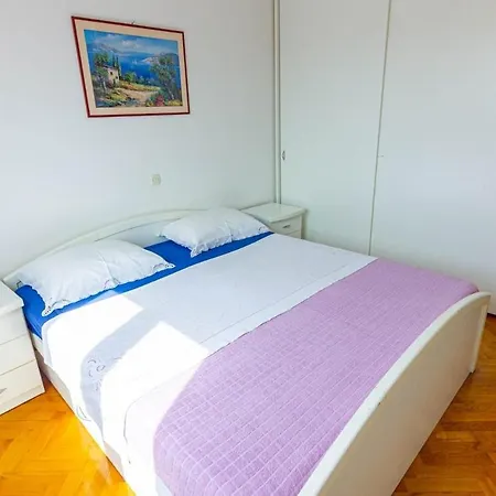 Apartment Spacious Terrace With Private Parking