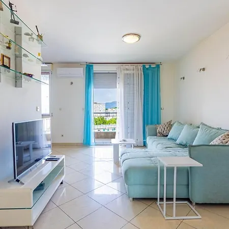 Spacious Terrace With Private Parking Split
