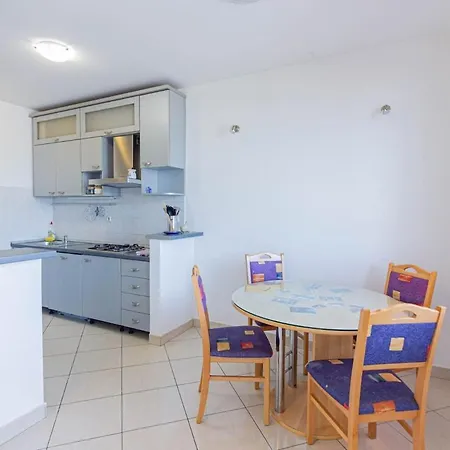 Spacious Terrace With Private Parking *