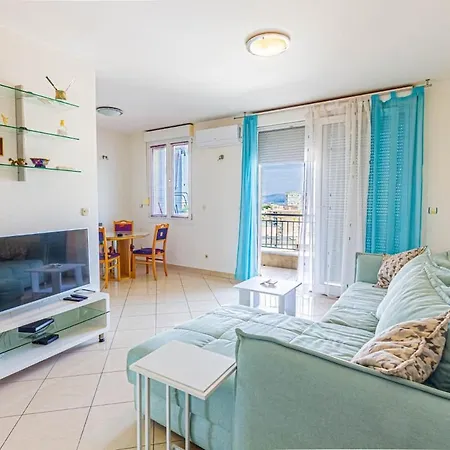 Spacious Terrace With Private Parking