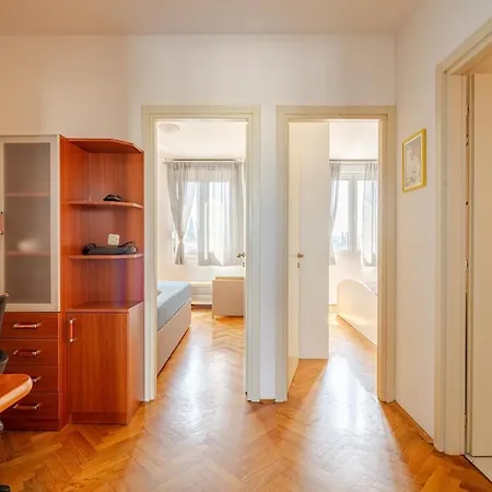 Spacious Terrace With Private Parking Apartment Split