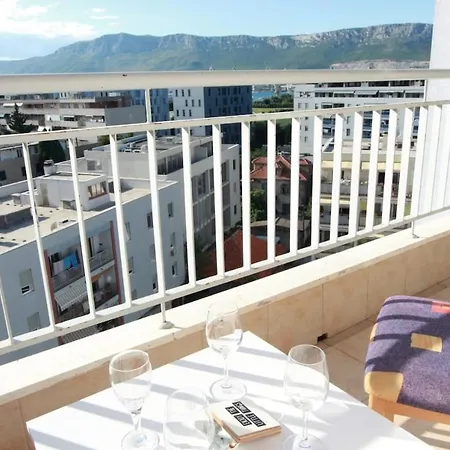 Spacious Terrace With Private Parking