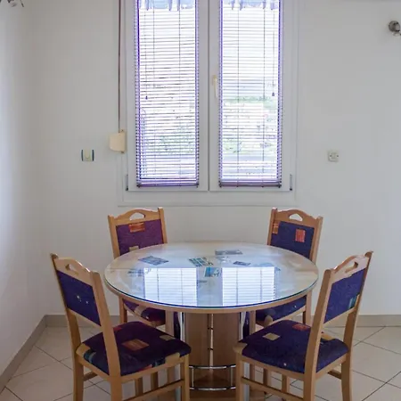 Spacious Terrace With Private Parking Apartment *