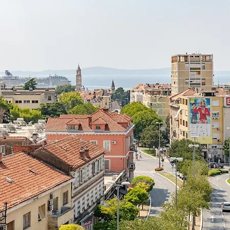 Spacious Terrace With Private Parking * 스플리트