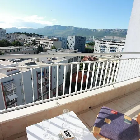Spacious Terrace With Private Parking Apartamento Split